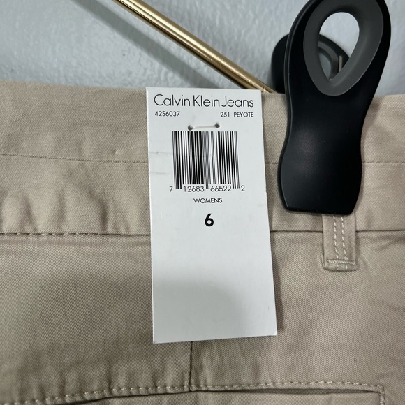 NWT Calvin Klein Khaki Shorts - Picture 5 of 6